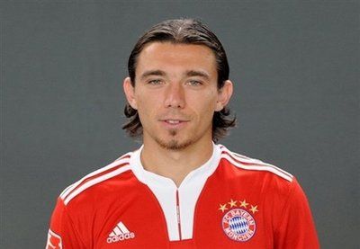 pranjic-bayern-team-photo.jpg